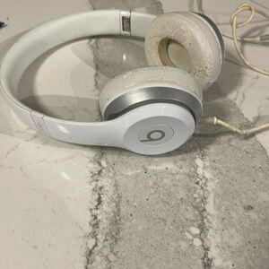 Beat Solos white first edition fine condition